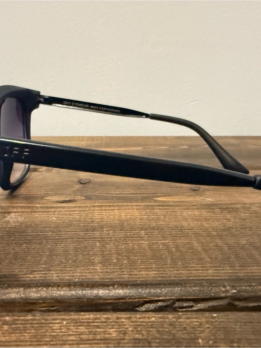 Diff Eyewear Hailey Black Oversized Cat-Eye Sunglasses - Picture 4 of 5
